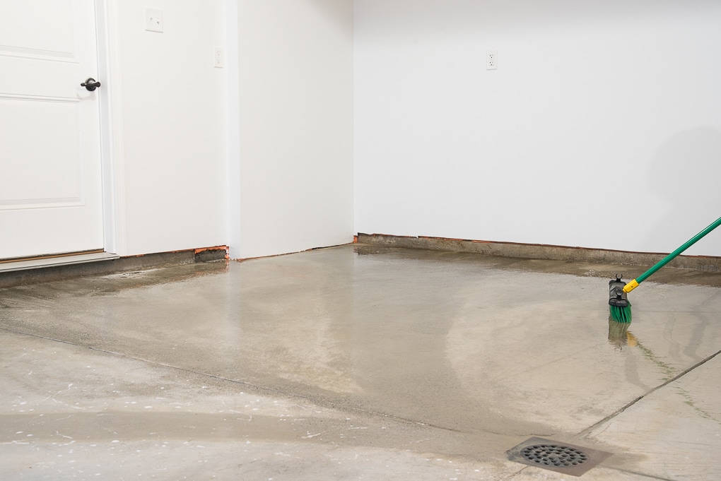 How to Refinish a Garage Floor with